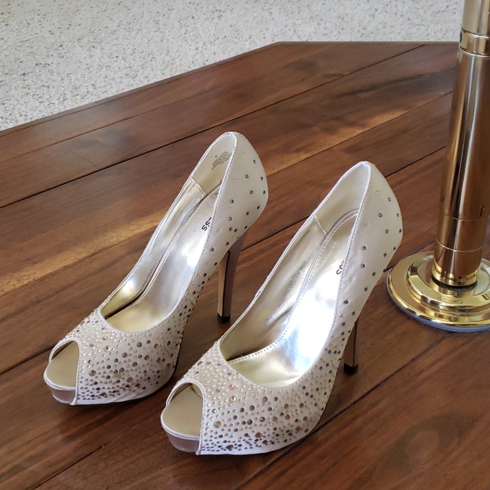 Express rhinestone nude satin peep toe pumps sz 8